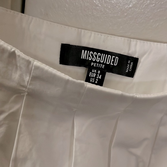 Misguided petite square neck shift dress - Picture 2 of 3